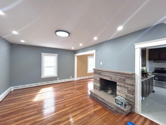 Building Photo - 11 Earle St