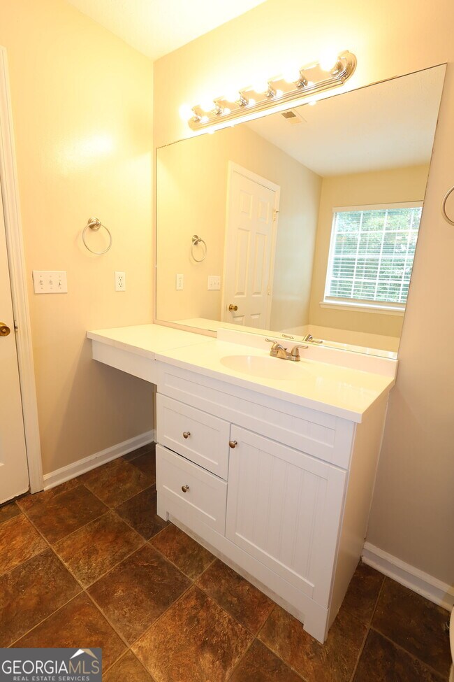 Building Photo - 3044 Lake Park Trail