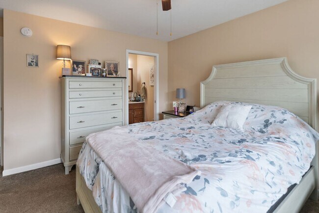 Building Photo - 2552 60th St SE