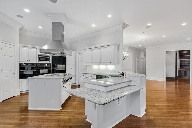 Building Photo - 3657 Peachtree Rd NE