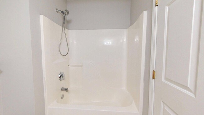 Building Photo - 2740 S Knightsbridge Cir