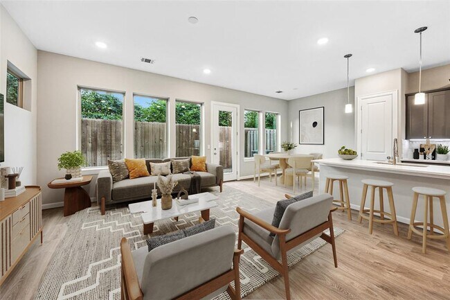 Building Photo - 806 Dawn Meadows Dr