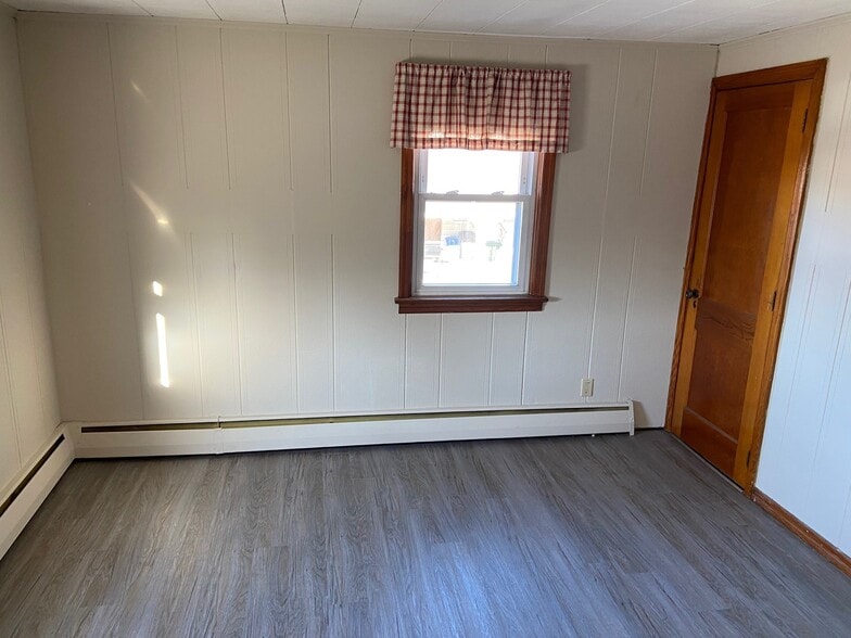 Bed 2 w/ one closet - 50 N 7th St
