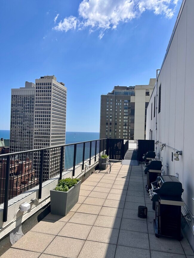 Building Photo - 50 E Bellevue Pl