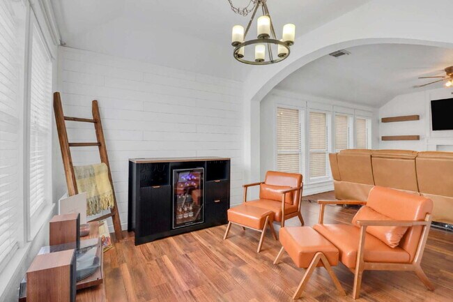 Building Photo - "Charming 3-Bedroom Home in San Antonio with Spacious 1530 sq ft Layout & 2 Full Baths!"