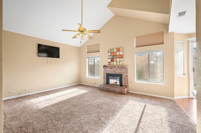 Building Photo - 516 Carrigane Way