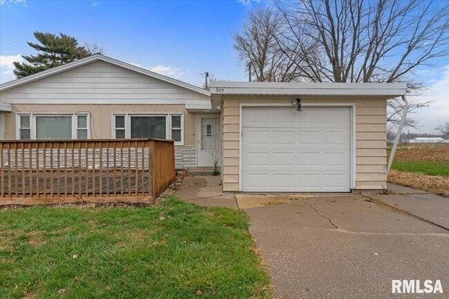 Building Photo - 925 2nd Ave E