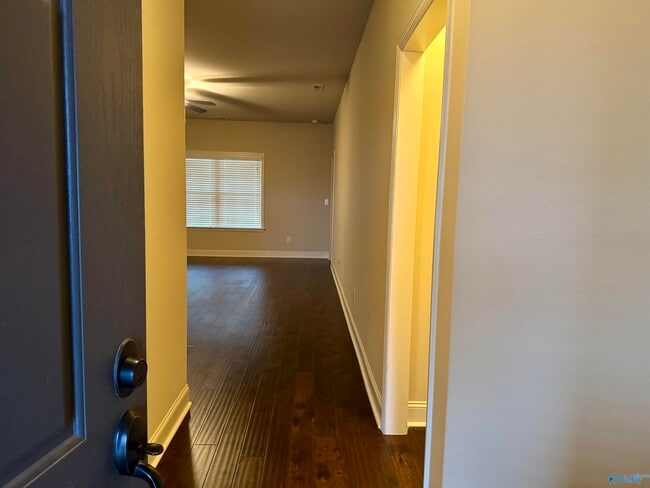 Building Photo - 102 Silvermoon Ln