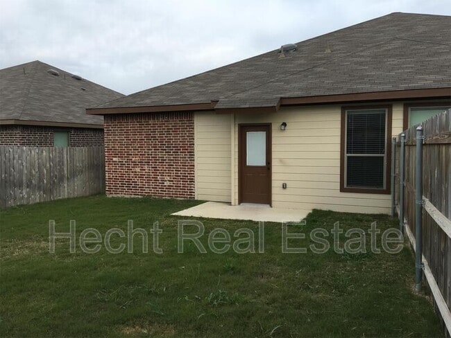 Building Photo - 684 Creekside Cir