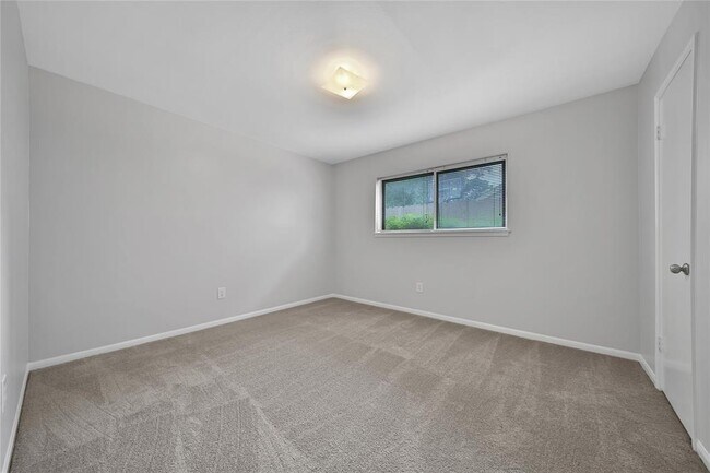 Building Photo - 1056 Martin St