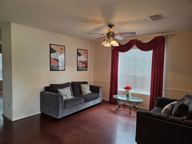 Building Photo - 2715 Riverhollow Ln