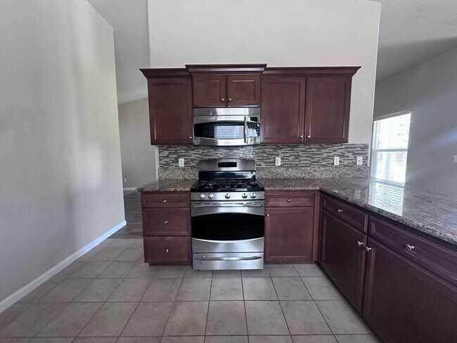 Building Photo - NW Visalia Home Coming Soon!