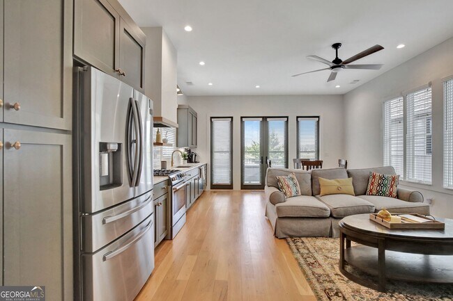 Building Photo - 2bd/2.5ba in Trilith. LakeFront Views!