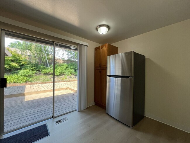Building Photo - Charming Ranch Home with Sunroom or 4th Bedroom, Two-Car Garage and Fenced Backyard
