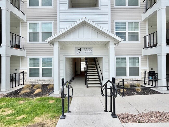 Building Photo - 936 W Big Ben Ln