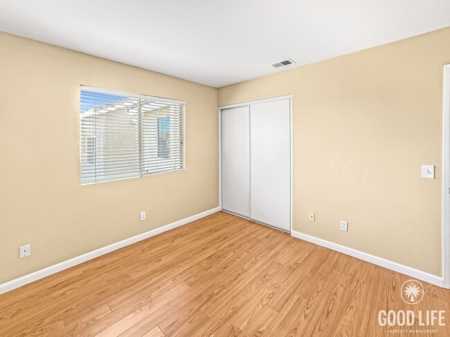 Building Photo - Immaculate 4Bd/2.5Ba Home with New Fridge, AC, Fenced Back Patio in Aliso Viejo!