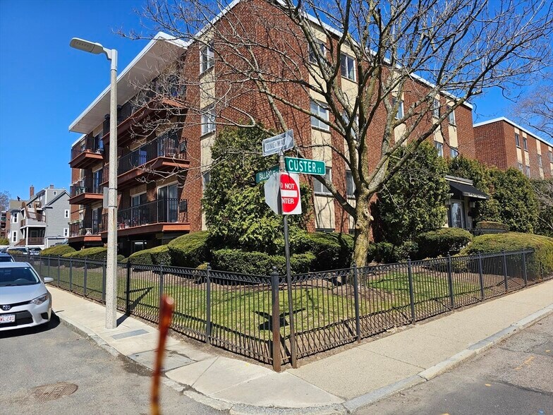 Building Photo - 29 Custer St