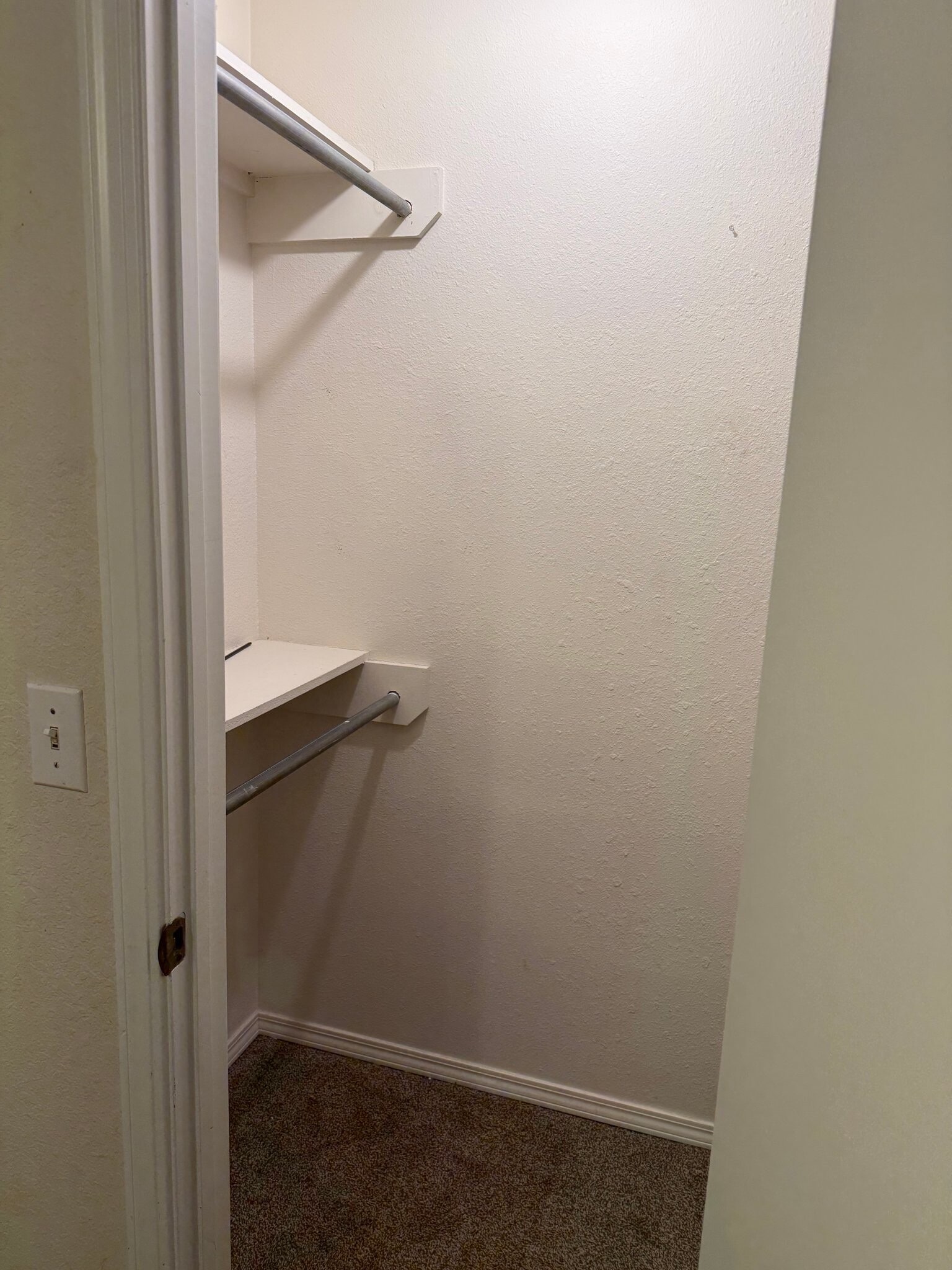 Building Photo - 1305 N Willow Dr