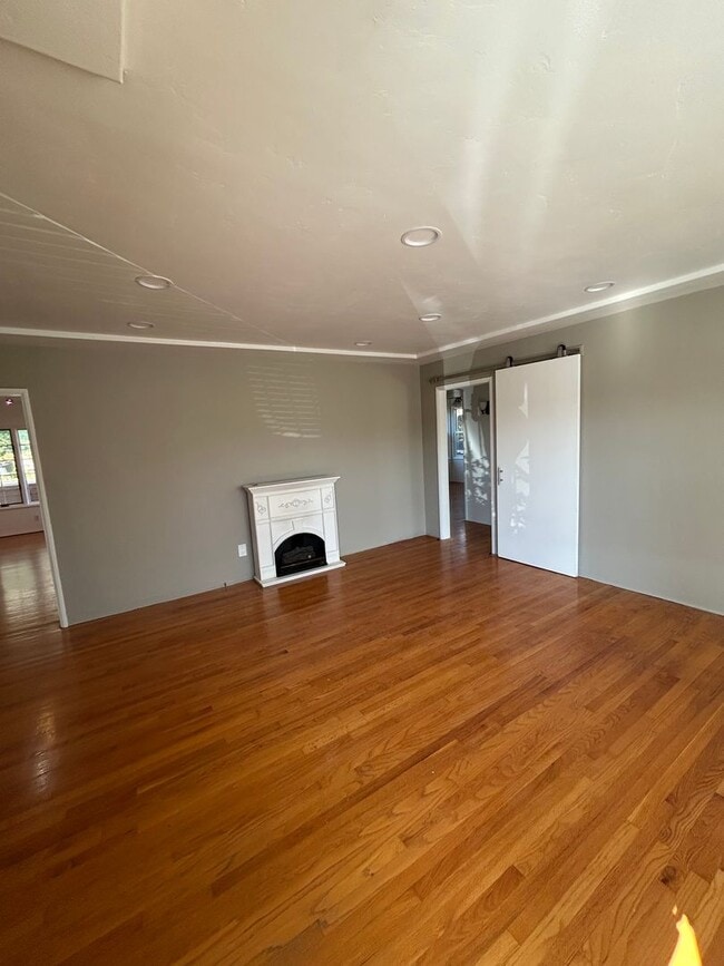 Building Photo - Charming 3 bedroom 1.5 bath home in La Mesa, with brand new Spa Jacuzzi! $3,295