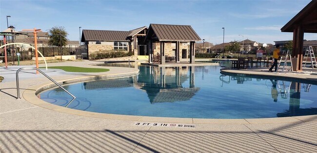 Building Photo - 2025 Langdale Ln