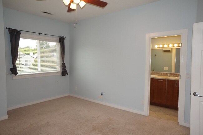 Building Photo - 10602 SW Windsor Pl