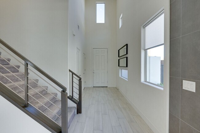 Building Photo - Absolutely Amazing Home in the Southwest! Check it out today!