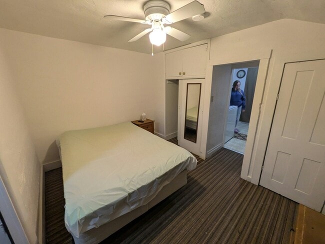 Building Photo - 82 200 N