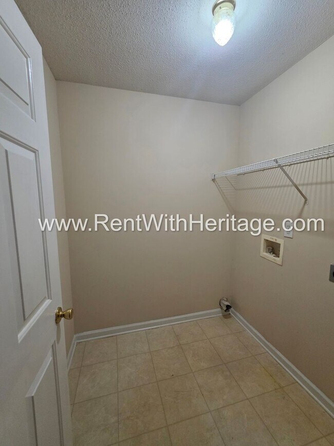 Building Photo - 6535 Manor Creek Dr