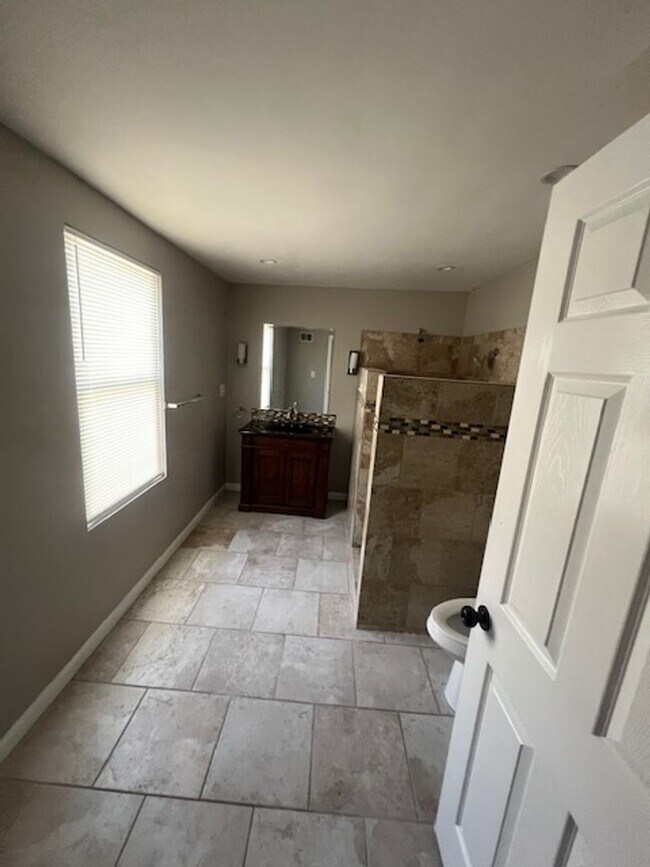 Building Photo - Stunning 3BD / 3BA Home with Rooftop Deck & Private Backyard — Ready to Call Home!