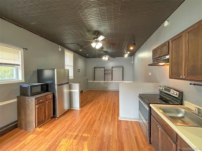 Building Photo - 51 Worrall Ave