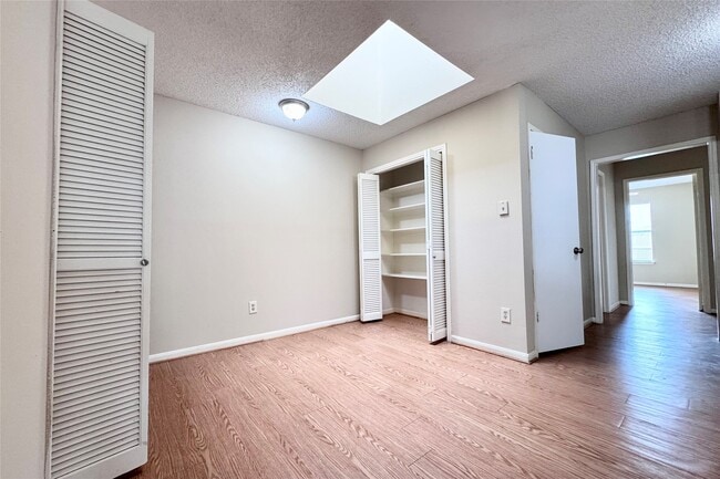 Building Photo - 3511 Palm Grove Dr