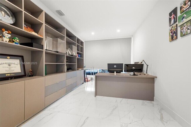 Building Photo - 7455 NW 103rd Pl