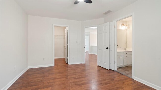 Building Photo - 4835 Silver Leaf Dr