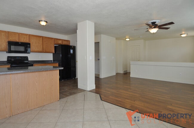 Building Photo - 4844 W Cold Springs Cir