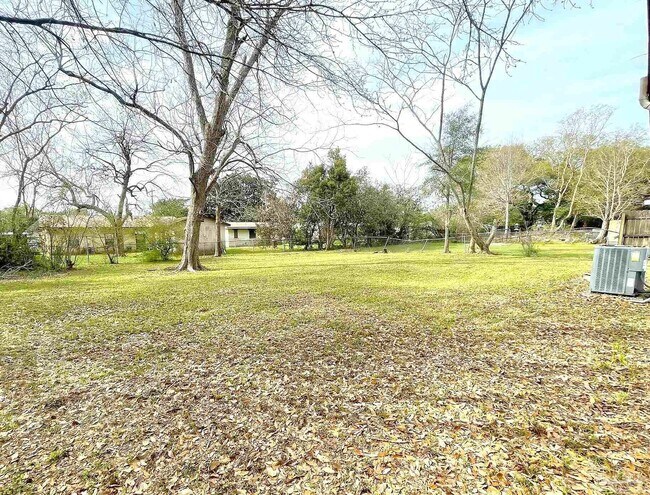 Building Photo - 31 Randolph Dr