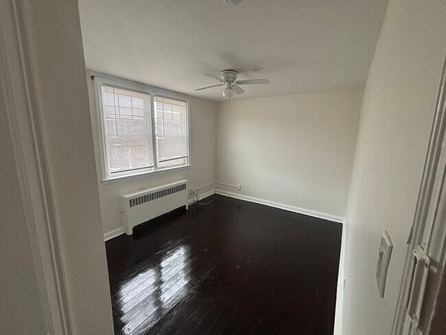 Building Photo - 1123 Gilham St