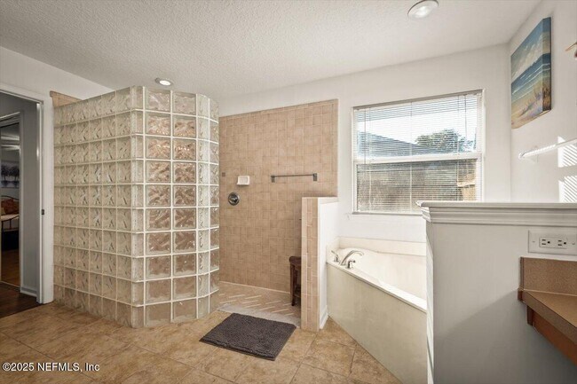 Building Photo - 86198 Meadowwood Dr