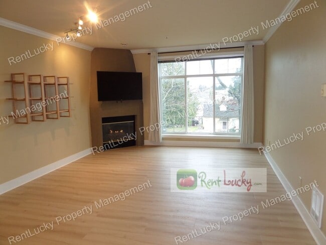 Building Photo - GREAT VIEWS! Lovely 2-Bedroom, 2 Bath Condo in Fantastic Fremont Area w/Garage Parking!!