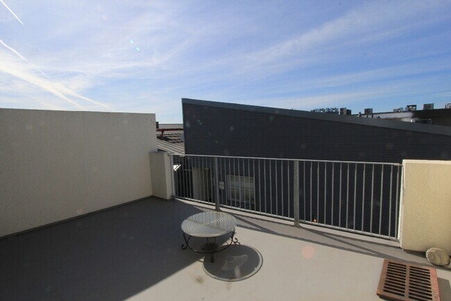 Building Photo - Chic Furnished Living at The Sierra at Jac...