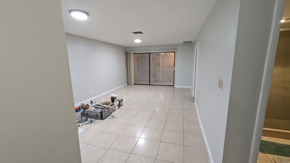 Living/Dining - 3777 NW 78th Ave