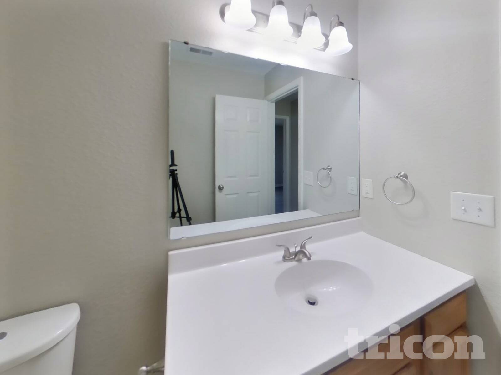 Building Photo - 703 Sweet Creek Dr