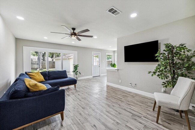 Building Photo - 5259 Willowbend Blvd
