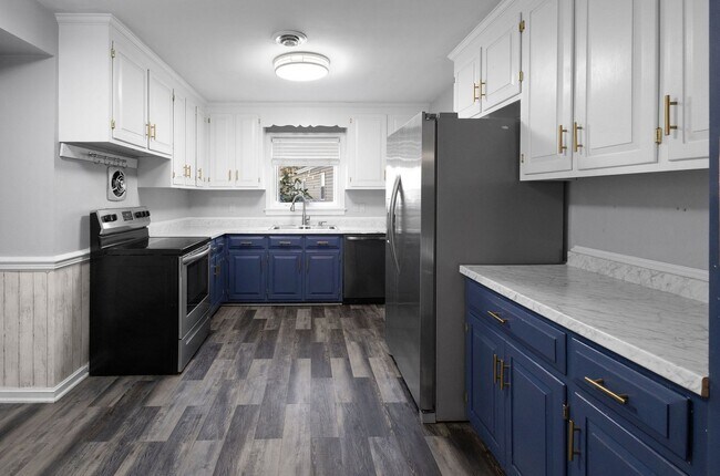 Building Photo - 3 Bed 1 Bath Home for Rent in Newport News