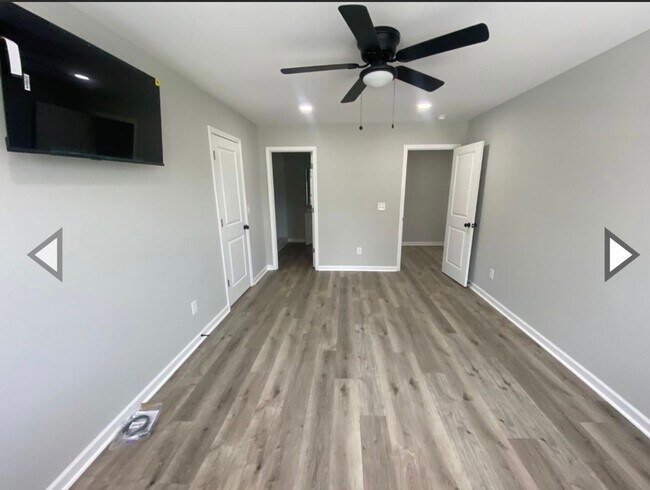Building Photo - 2513 Bratton Street Unit B