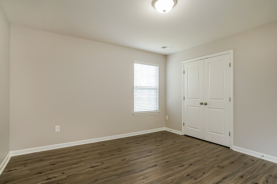 Building Photo - 117 Preakness Farm Dr