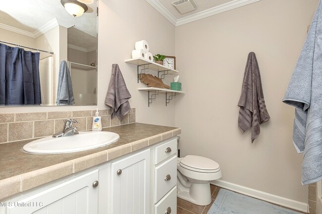 Building Photo - 611 Peach St