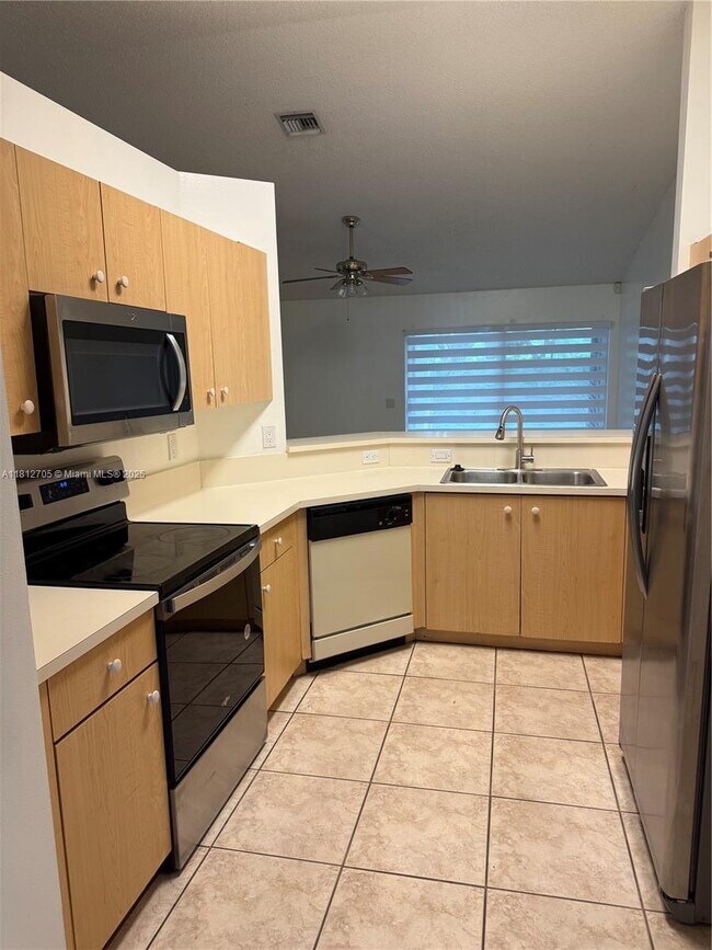 Building Photo - 1641 Zenith Way