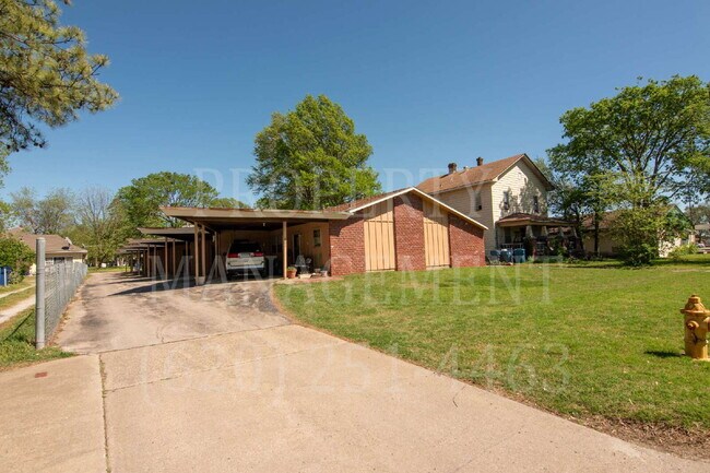 Building Photo - Charming 2-Bedroom Oasis in the Heart of Coffeyville