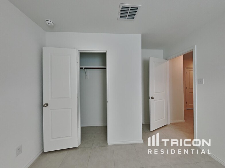 Building Photo - 5620 Rockrose Ln