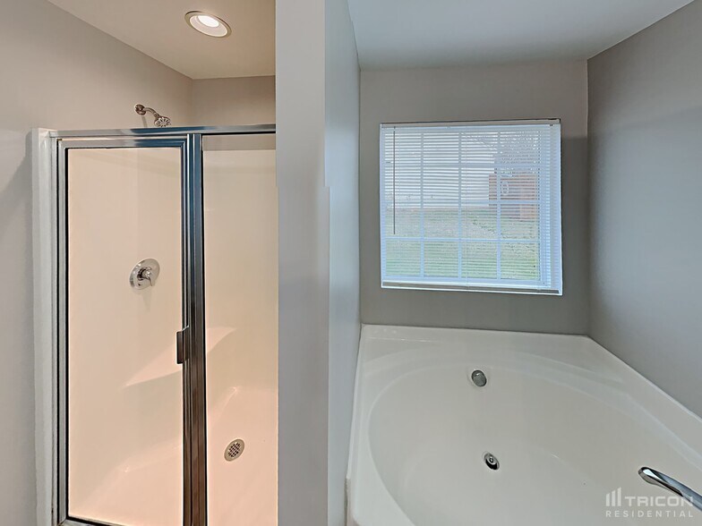 Building Photo - 7311 Village Acre Dr